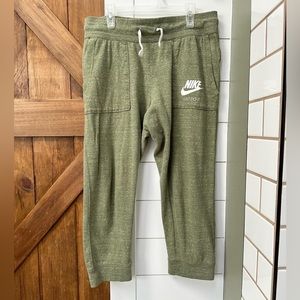 Nike Womens Sportswear Vintage Capri
Joggers Pants Size M
